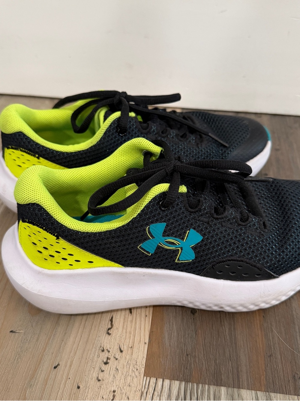 Under Armour Kids Black Sneakers NWOT we